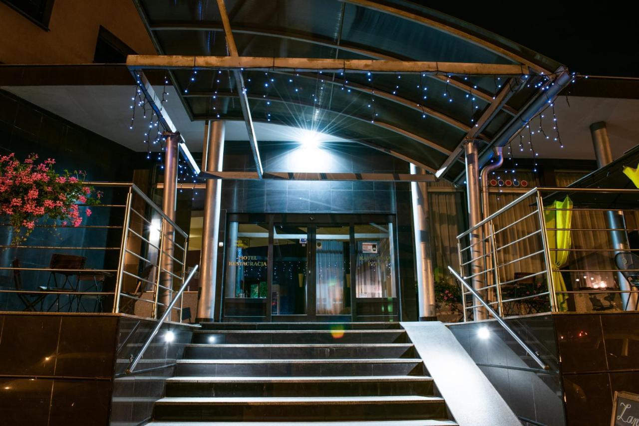 Perla Hotel Olesnica  Exterior photo
