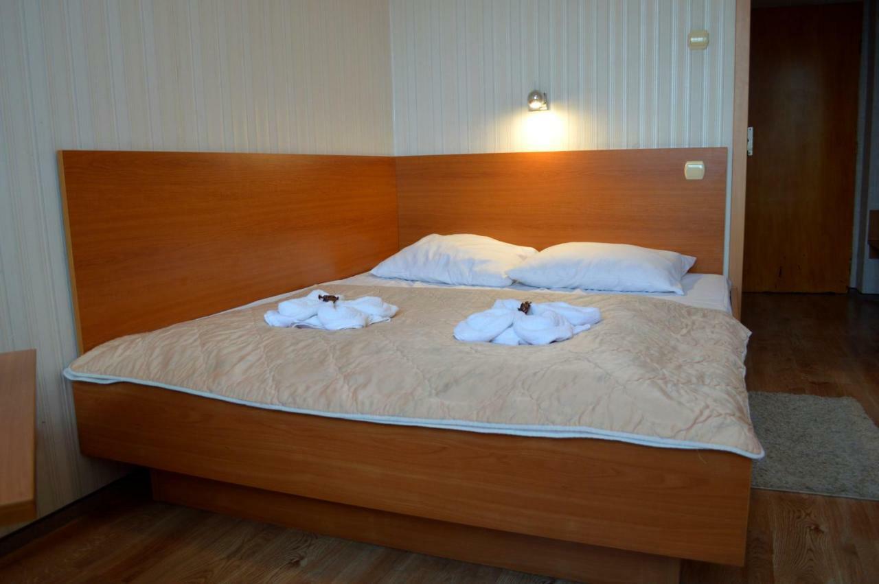 Perla Hotel Olesnica  Exterior photo