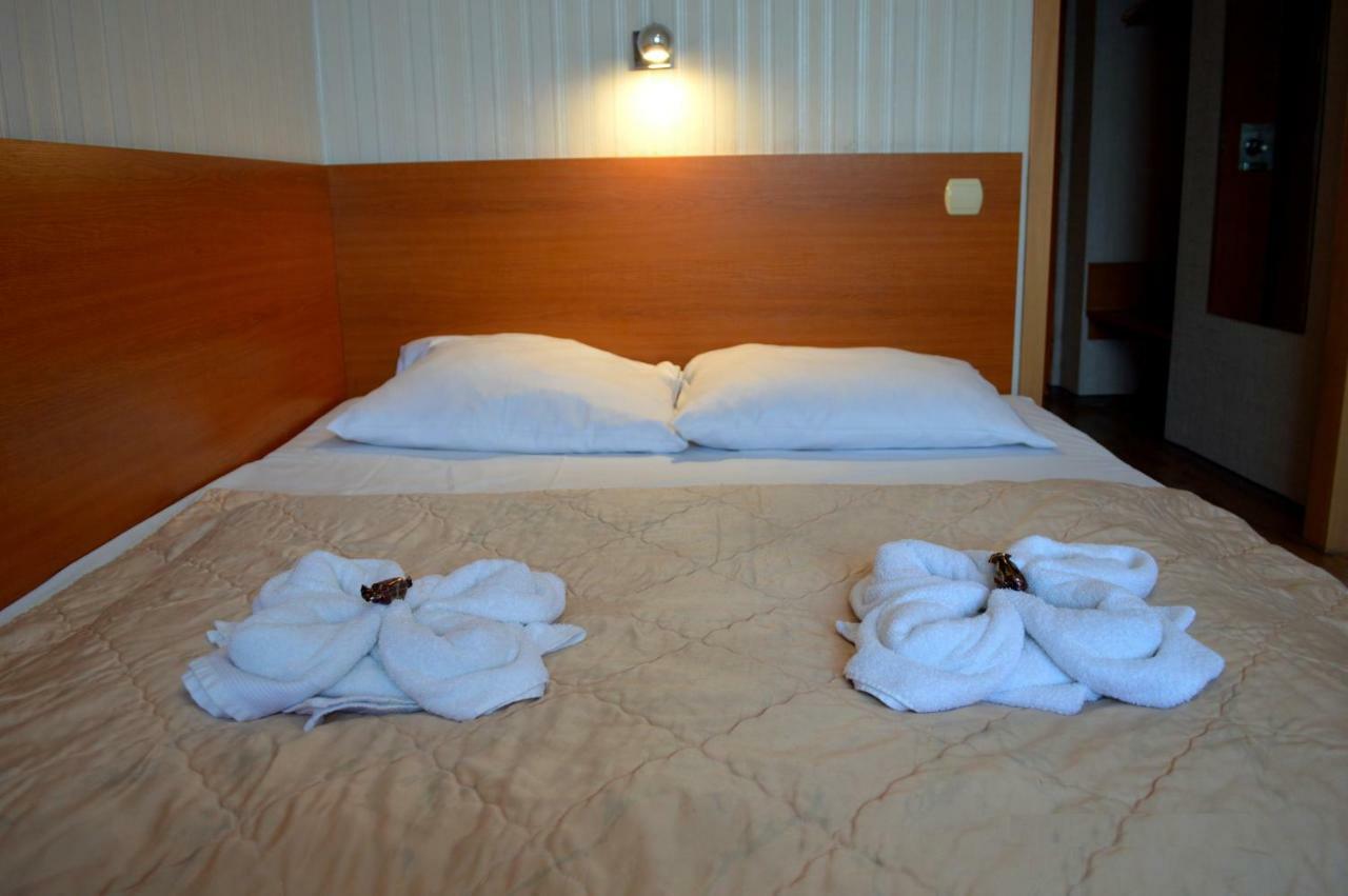 Perla Hotel Olesnica  Exterior photo
