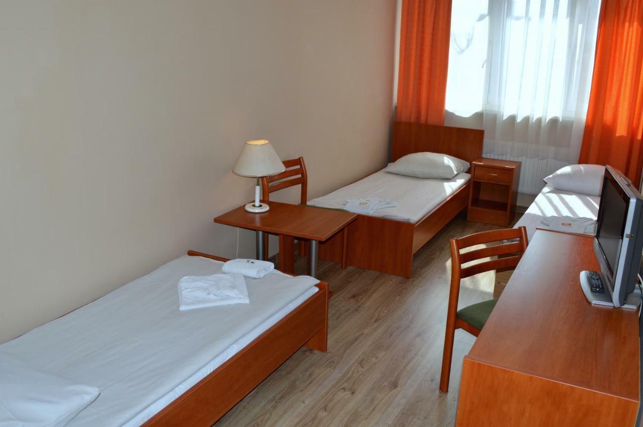 Perla Hotel Olesnica  Exterior photo