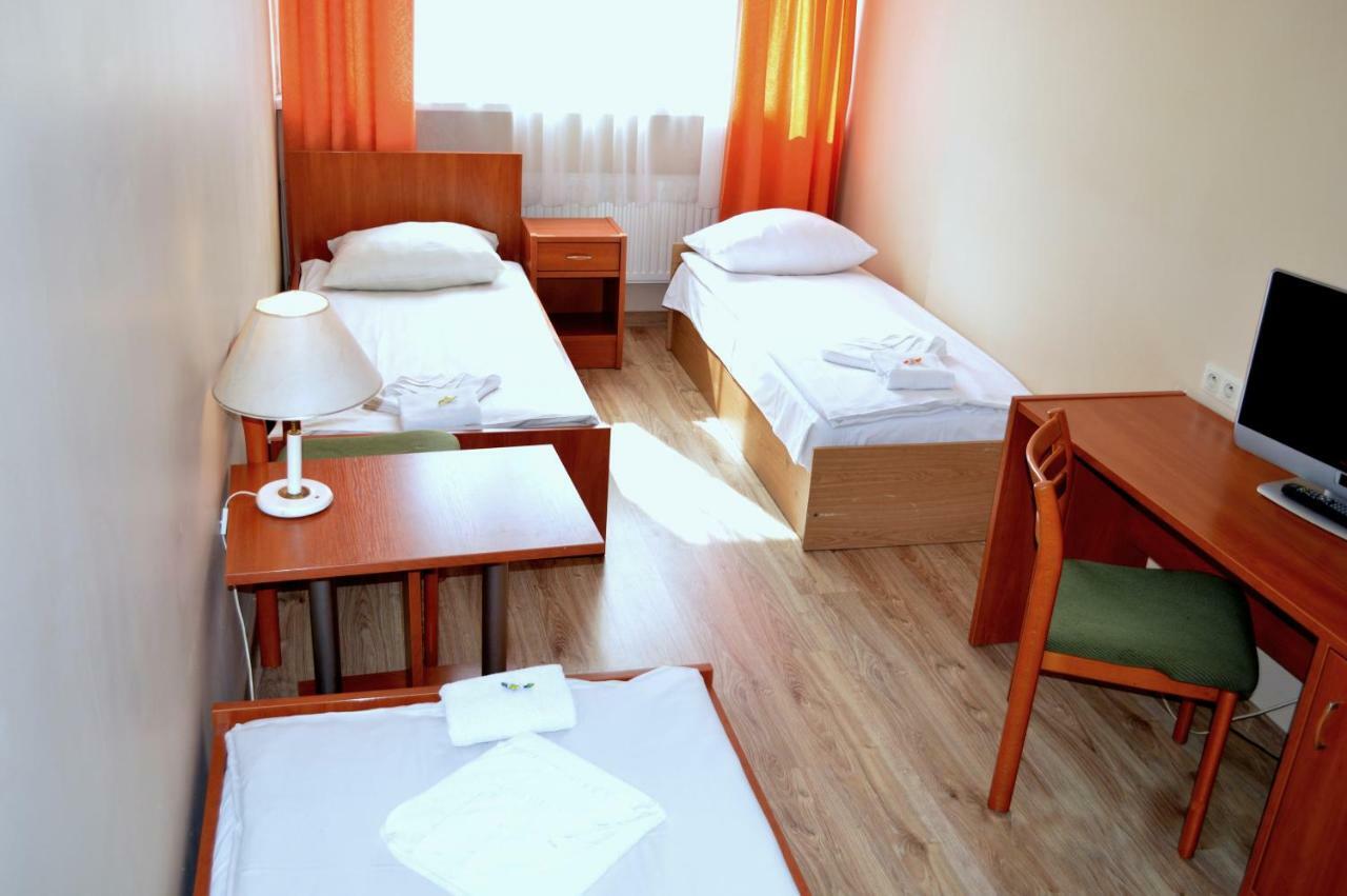 Perla Hotel Olesnica  Exterior photo